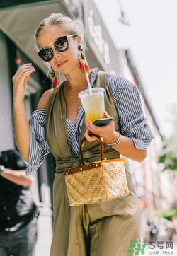 復(fù)古小箱子包包怎么搭配？小箱包怎么搭配好看？