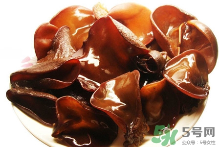 泡黑木耳用什么水泡？泡木耳用熱水還是涼水？