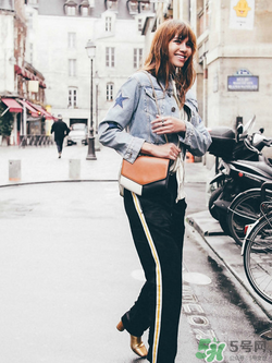 sandro鏈條包正品多少錢(qián)？sandro鏈條包專柜價(jià)格