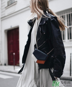 sandro鏈條包正品多少錢(qián)？sandro鏈條包專柜價(jià)格