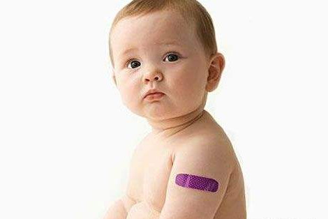 嬰兒預(yù)防針后多久洗澡？嬰兒打完預(yù)防針多久可以洗澡