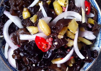 泡黑木耳用什么水泡？泡木耳用熱水還是涼水？