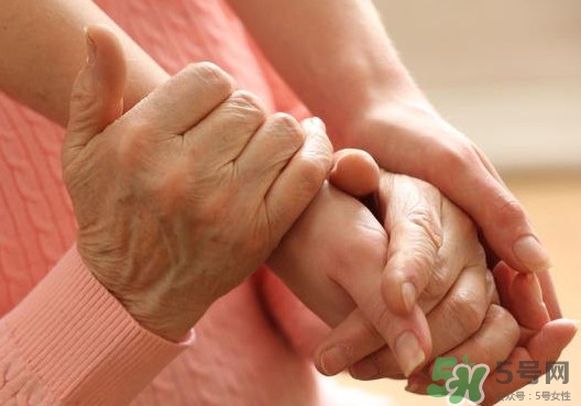 手腳發(fā)麻吃什么食物？手腳發(fā)麻吃什么藥最好