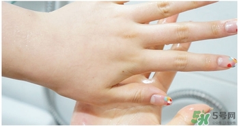 悅詩(shī)風(fēng)吟綠茶洗面奶適合什么膚質(zhì)？悅詩(shī)風(fēng)吟洗面奶適合油性肌膚嗎？