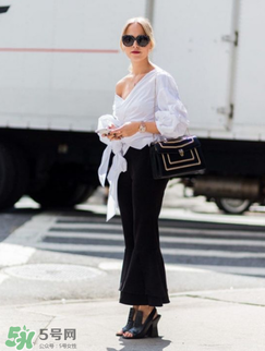 斜肩上衣怎么搭配？斜肩上衣怎么搭配好看？