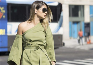 斜肩上衣怎么搭配？斜肩上衣怎么搭配好看？