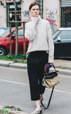 loewe puzzle怎么背好看？loewe puzzle怎么搭配好看？