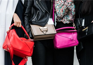loewe puzzle怎么背好看？loewe puzzle怎么搭配好看？