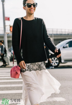 loewe大象包怎么搭配？loewe大象包怎么搭配好看？