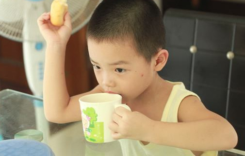 隔夜水為什么不能喝？為什么說隔夜的水不能喝