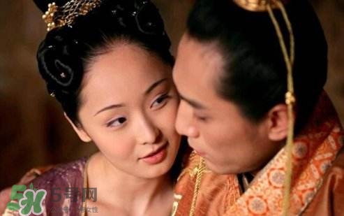 皇帝們的第一次給了誰(shuí)？