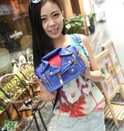 moschino機(jī)車包正品多少錢？莫斯奇諾機(jī)車包專柜價(jià)格