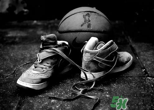 亞瑟士和耐克哪個(gè)好？asics和nike跑鞋哪個(gè)更好？