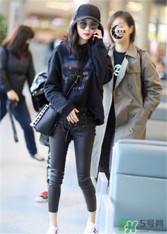 miumiu水桶包怎么搭配？miumiu水桶包怎么搭配好看？