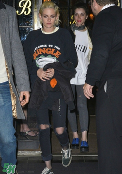 漁網(wǎng)襪牛仔褲怎么搭配好看？網(wǎng)襪破洞牛仔褲怎么搭配？