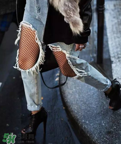 漁網(wǎng)襪牛仔褲怎么搭配好看？網(wǎng)襪破洞牛仔褲怎么搭配？