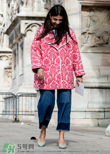 闊腿牛仔褲搭配什么上衣？牛仔闊腿褲配什么上衣好看？