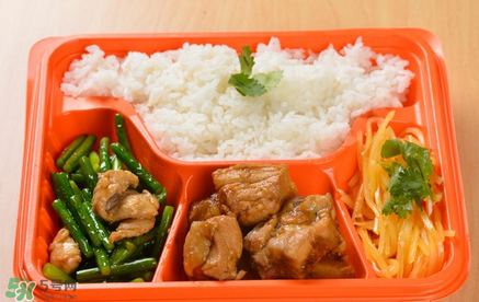 吃快餐抽兩瓶黑血是真的嗎？吃快餐血會變黑嗎？