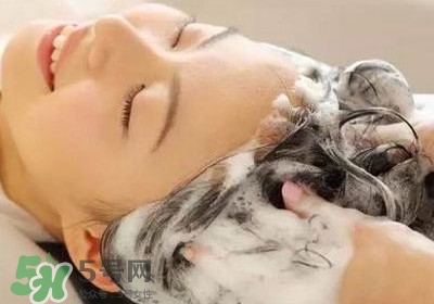 頭發(fā)掉的厲害怎么辦？頭發(fā)掉的厲害是什么原因