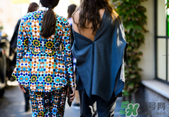 襯衫反著穿怎么搭配？襯衫反著穿怎么搭配好看？