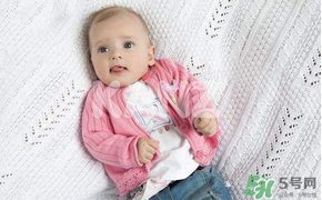 寶寶四月份穿什么衣服？四月份怎么給寶寶穿衣服？
