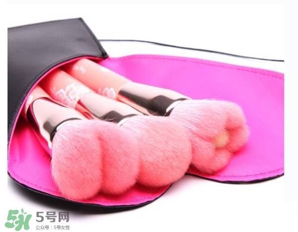 艾諾琪化妝刷怎么樣？艾諾琪化妝刷和受受狼哪家好？