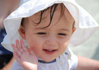 寶寶四月份穿什么衣服？四月份怎么給寶寶穿衣服？