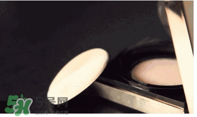 ysl蕾絲氣墊粉餅怎么用？ysl超模蕾絲氣墊粉餅使用方法