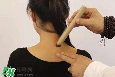 頸椎疼艾灸哪里？艾灸頸椎視頻教程