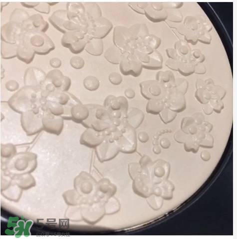 紀梵希花朵浮雕彩妝盤多少錢？紀梵?；ǘ涓〉窀吖庑奕荼P價格
