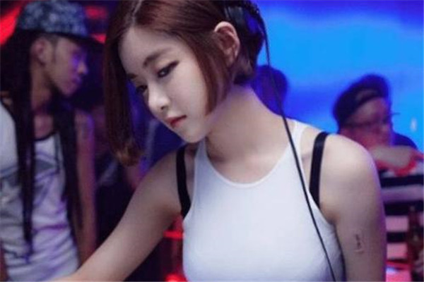 為什么女人也和男人一樣喜歡看美女？