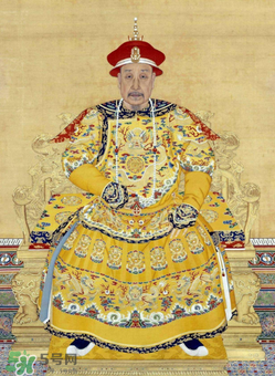 今年流行乾隆皇帝的鞋是什么鞋？乾隆皇帝的鞋就是襪子鞋嗎？