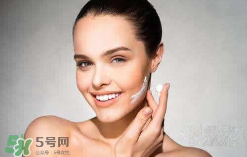 涂了隔離還要涂bb霜嗎？先涂隔離還是先涂bb霜？