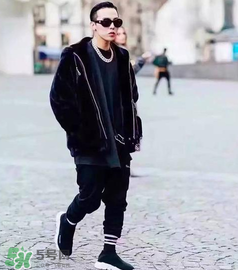 今年流行乾隆皇帝的鞋是什么牌子？乾隆皇帝同款鞋是哪個(gè)品牌？