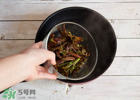 香椿為什么要用開水燙？香椿用開水燙多久？