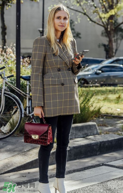 今年流行趙四的西裝怎么搭配？趙四的西裝怎么搭配好看？