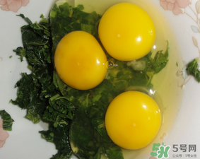 痛風(fēng)能吃香椿炒雞蛋嗎？痛風(fēng)患者吃香椿炒雞蛋好嗎？