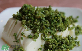 香椿炒豆腐怎么做好吃？香椿炒豆腐的做法