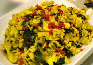 香椿炒雞蛋高血壓能吃嗎？香椿炒雞蛋是否增血壓？