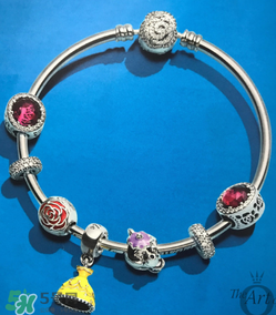 潘多拉美女與野獸手鏈?zhǔn)鞘裁床馁|(zhì)？pandora美女與野獸是銀的嗎？