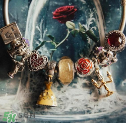 潘多拉美女與野獸手鏈?zhǔn)鞘裁床馁|(zhì)？pandora美女與野獸是銀的嗎？