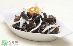 洋蔥和木耳可以一起吃嗎？洋蔥可以和木耳一起炒嗎？