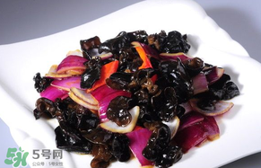 洋蔥和木耳可以一起吃嗎？洋蔥可以和木耳一起炒嗎？