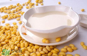 香椿和豆?jié){能一起吃嗎？喝豆?jié){可以吃香椿炒雞蛋嗎？