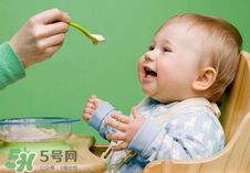 四個(gè)月的寶寶可以喝果汁嗎？寶寶四個(gè)月能喝果汁嗎？