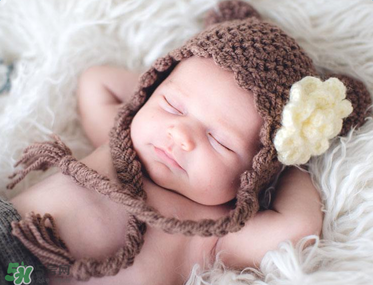 四個(gè)月的寶寶可以喝果汁嗎？寶寶四個(gè)月能喝果汁嗎？