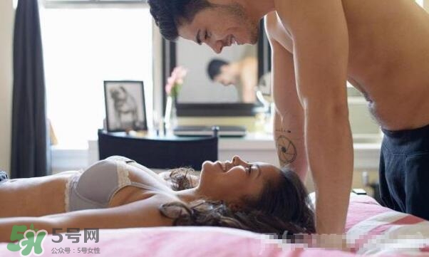 夫妻兩地分居怎么解決生理需求？夫妻兩地分居該如何相處？