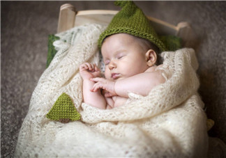 四個月的寶寶可以喝果汁嗎？寶寶四個月能喝果汁嗎？