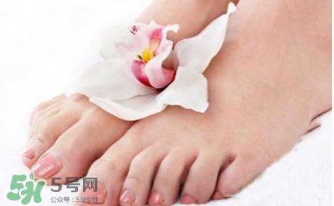 痛風(fēng)有什么癥狀？女性痛風(fēng)的初期癥狀