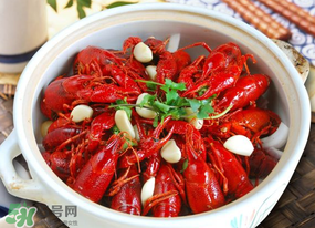 龍蝦變黑了還能吃嗎？龍蝦頭變黑了還能吃嗎？